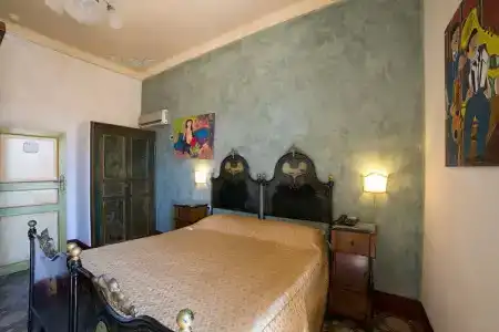 Henry's House - 81