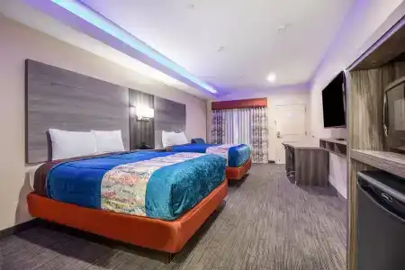 Scottish Inn & Suites Houston Willowbrook - 10