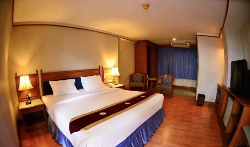 Silom Village Inn - 3