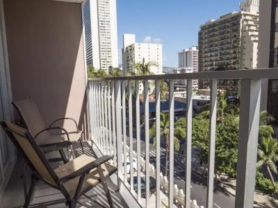 Tropical Studios At Marine Surf Waikiki - Free Parking - Best Location - Full Kitchen - Swimming Pool - 7