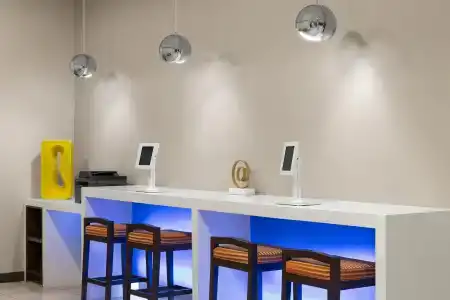 Glō Best Western Nashville Airport West - 2