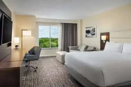 DoubleTree by Hilton - 6
