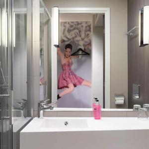 Moxy London Excel - 44