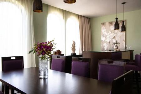 Royal Saray - 100