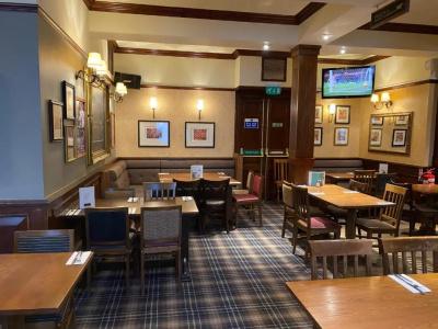 The Globe Inn - 6