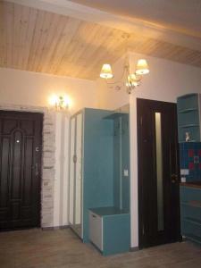 Glove House - 127