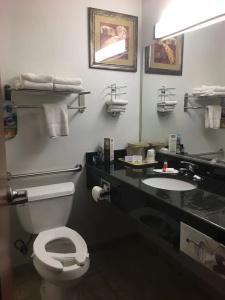 Days Inn & Suites by Wyndham - 23