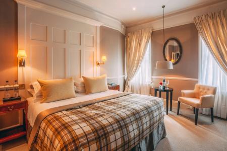 11 Cadogan Gardens & - 30