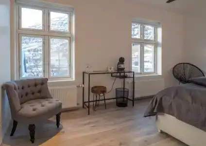 Við Lónið - 36