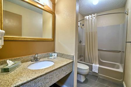Quality Inn - 7