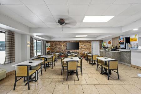 Quality Inn - 17