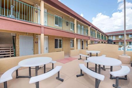Ramada by Wyndham East - 13