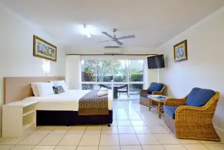 Cairns Queenslander & Apartments - 55
