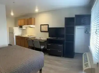 WoodSpring Suites - 24