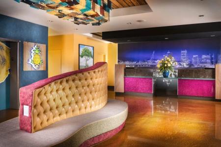 Staypineapple, Rose, Downtown Portland - 14