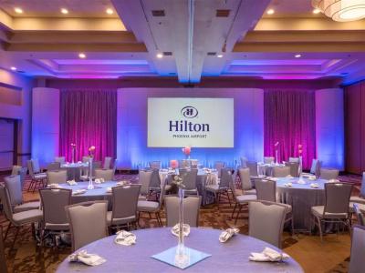 Hilton Phoenix Airport - 20