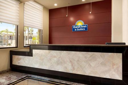Days Inn & Suites by Wyndham At Disneyland Park - 12