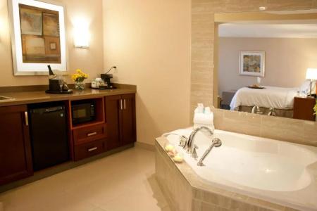 Hampton Inn by Hilton - Toronto - 38