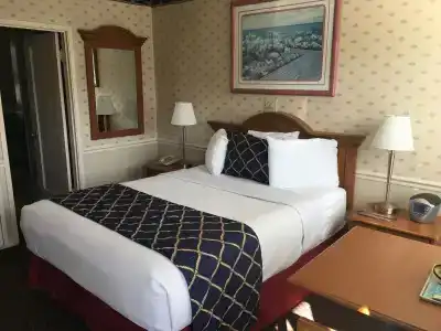 The Palomar Inn - 2