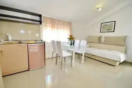 Villa Velzon Guesthouse - 99