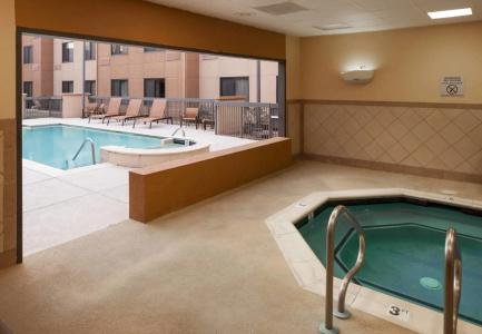 Courtyard by Marriott Jackson Ridgeland - 16