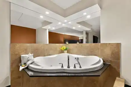 Best Western Plus North York & Suites - 9
