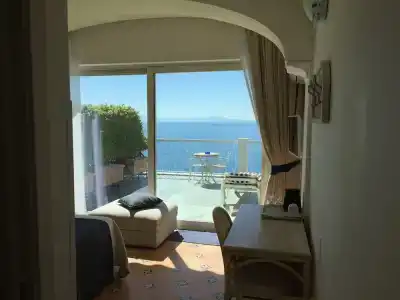 Bellevue Suite - 83