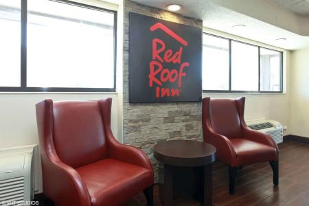 Red Roof Inn - 6