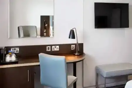 Premier Inn Wandsworth - 4