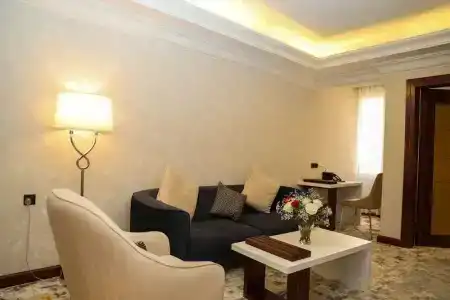Ivory Inn - 69
