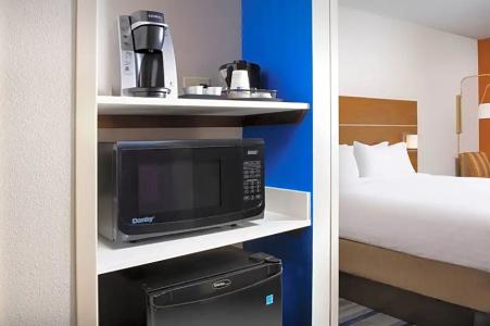 Holiday Inn Express & Suites, an IHG - 33