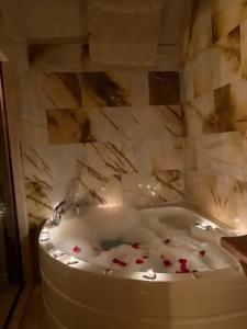 Calypso Cave Suites - 44