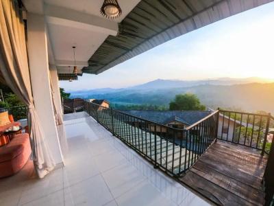 Romance Hills - 109