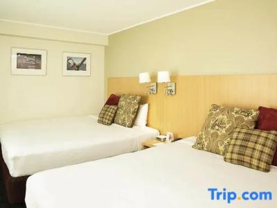 ibis World Square - 50