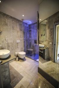 The Roman Empire Guesthouse - 120
