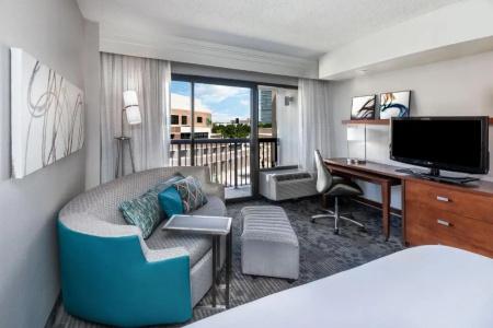 Courtyard by Marriott Downtown - 44