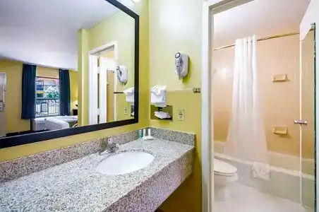Quality Inn-Central Park Area - 72