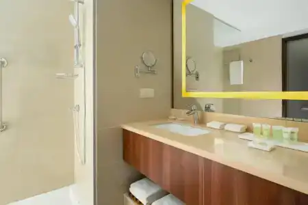 Courtyard by Marriott - 49