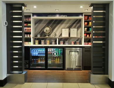 Hampton Inn & Suites by Hilton-Airport - 11
