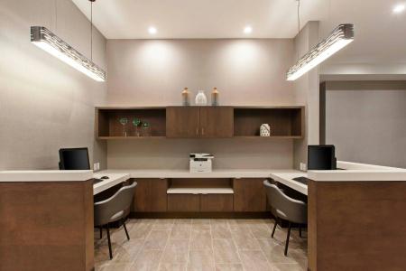 SpringHill Suites by Marriott Orange County - 27
