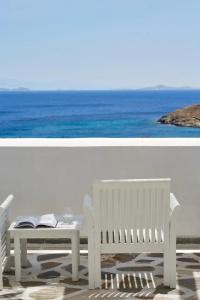 Mr. and Mrs. White Tinos - 27