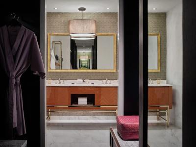 Rosewood Bangkok - 36