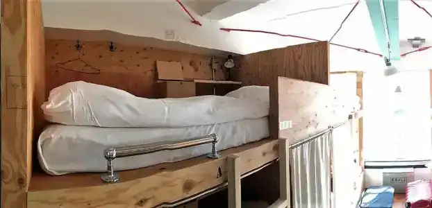 Hostel bedgasm - 15