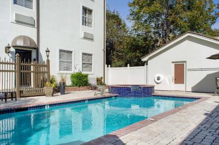 Clarion Pointe - 19