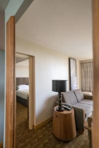 Embassy Suites by Hilton Waikiki Beach Walk - 116