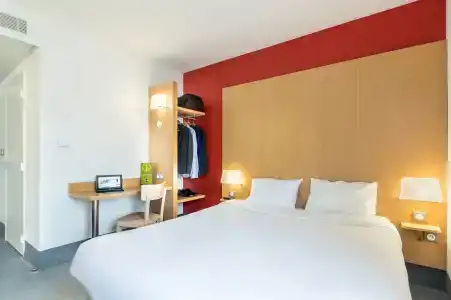 b&b hôTel Cannes La Bocca Plage - 3