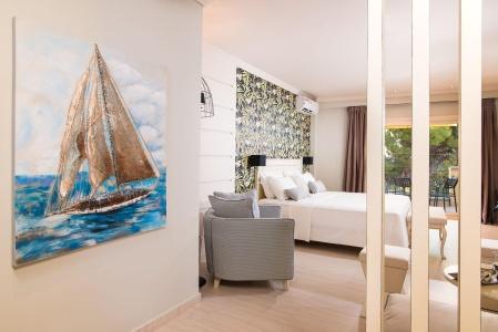 Neikos Mediterraneo Luxury Suites - 35