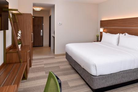 Holiday Inn Express & Suites - St. Petersburg - Madeira Beach, an IHG - 40