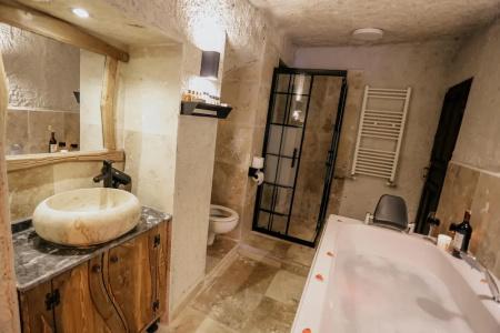 Elite Cave Suites - 57