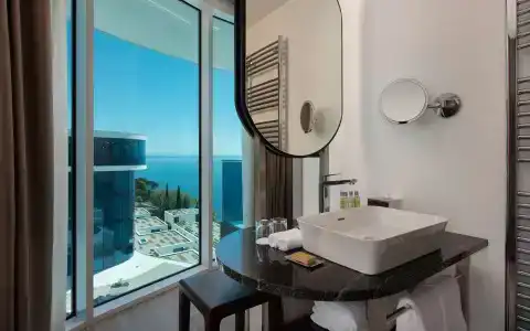 Hilton Rijeka Costabella Beach Resort And Spa - 9